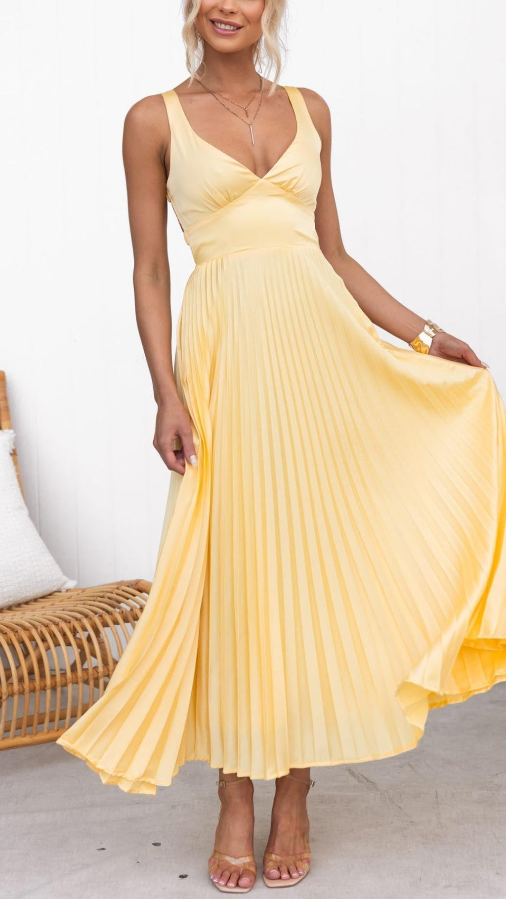 Mara – Romantic Ruffle Dress